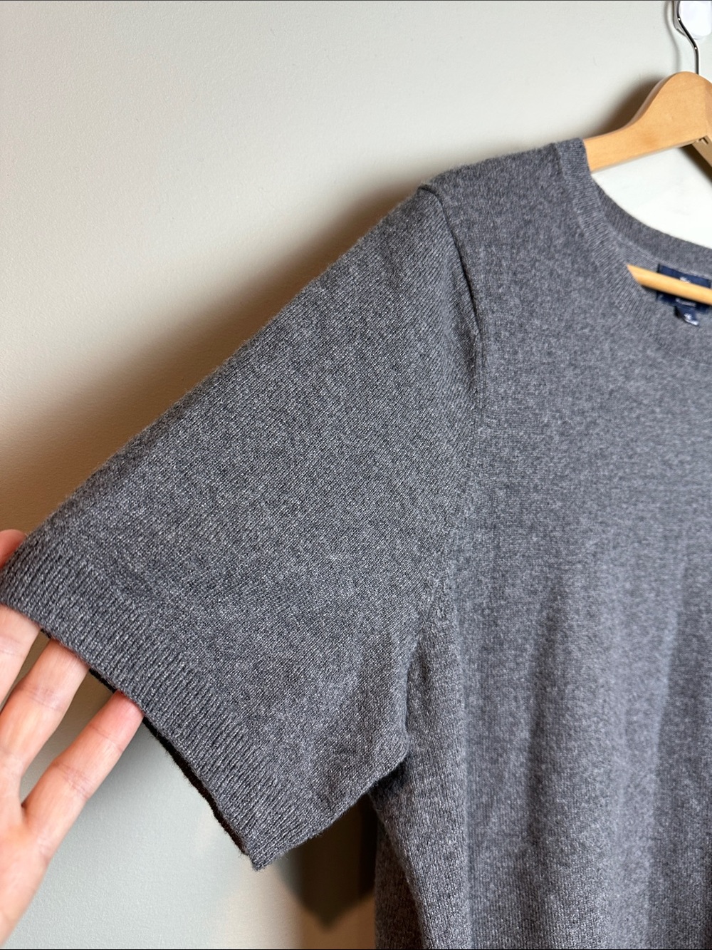 Lands' End Cashmere 100% Gray Short Sleeve Crewneck Tee Women’s minimalist - Picture 4 of 7